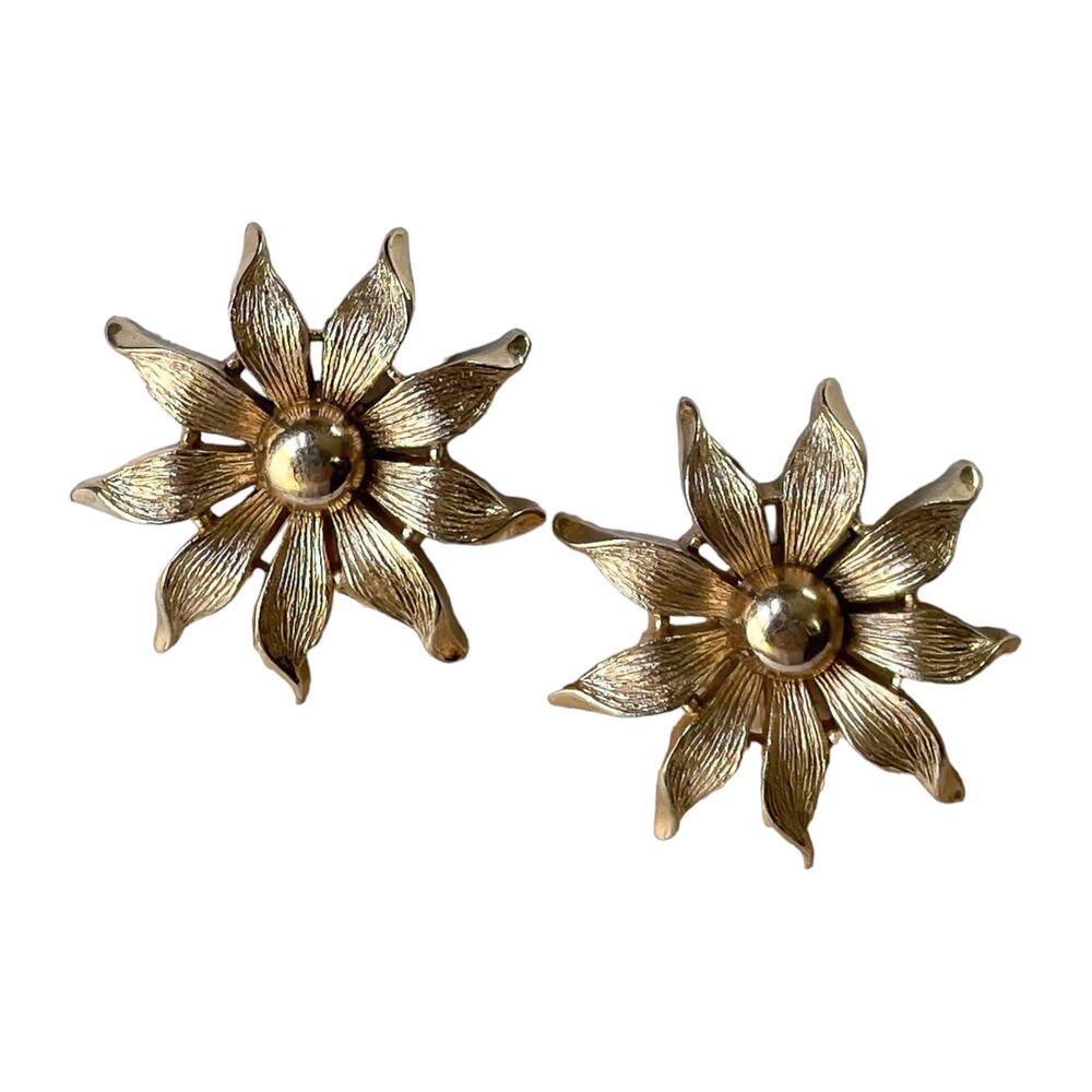 1960s Crown Trifari Gold Plated Vintage Flower Floral  Feminine Clip Earrings